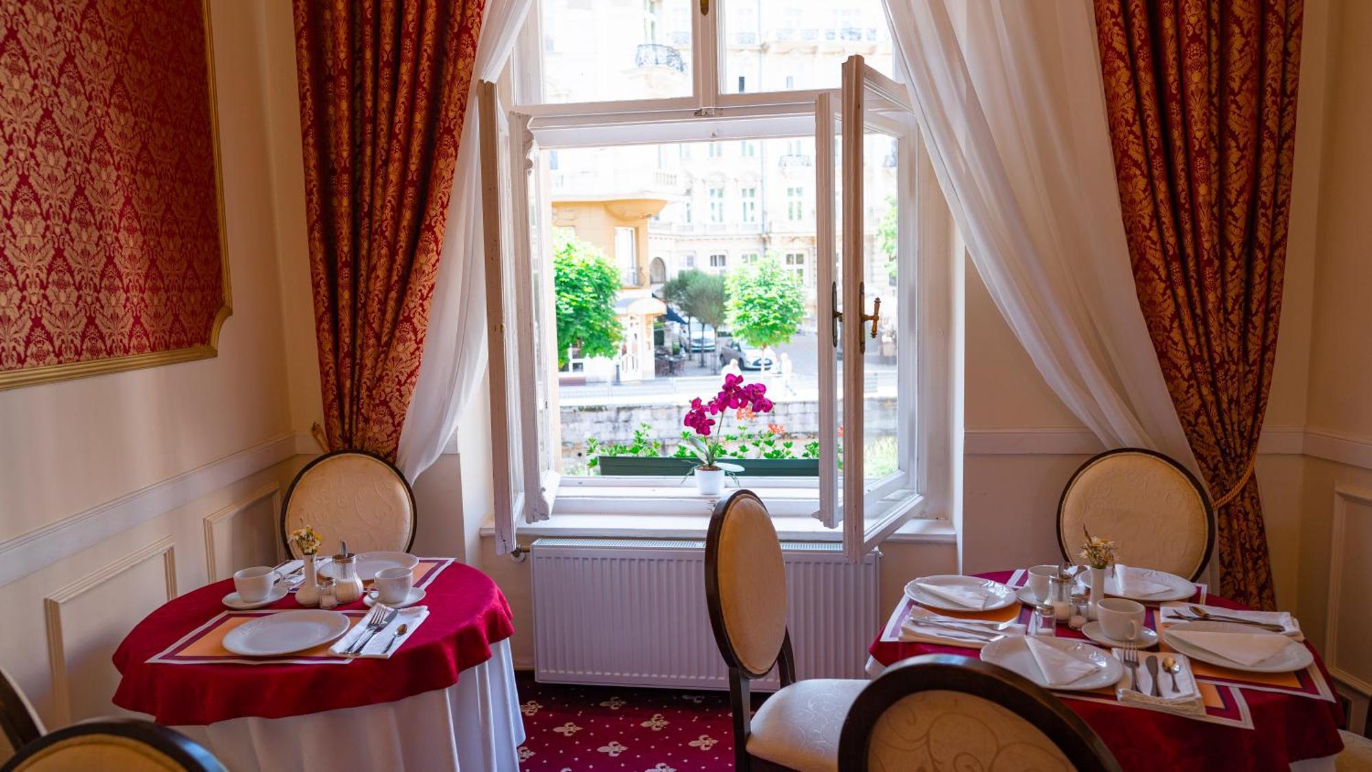 Alisa Hotel Karlovy Vary Exterior photo