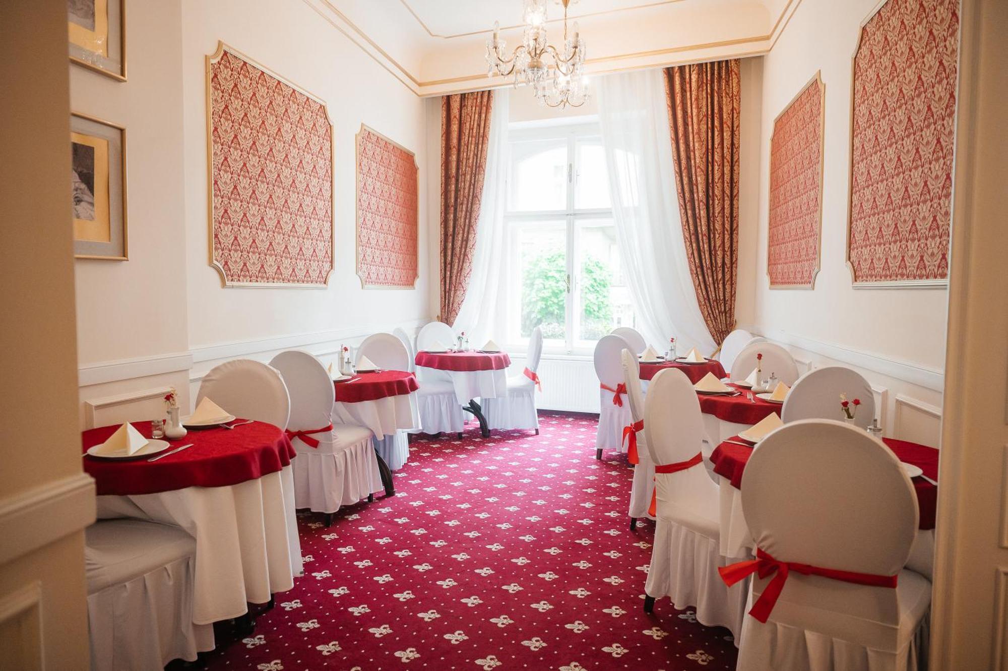 Alisa Hotel Karlovy Vary Exterior photo