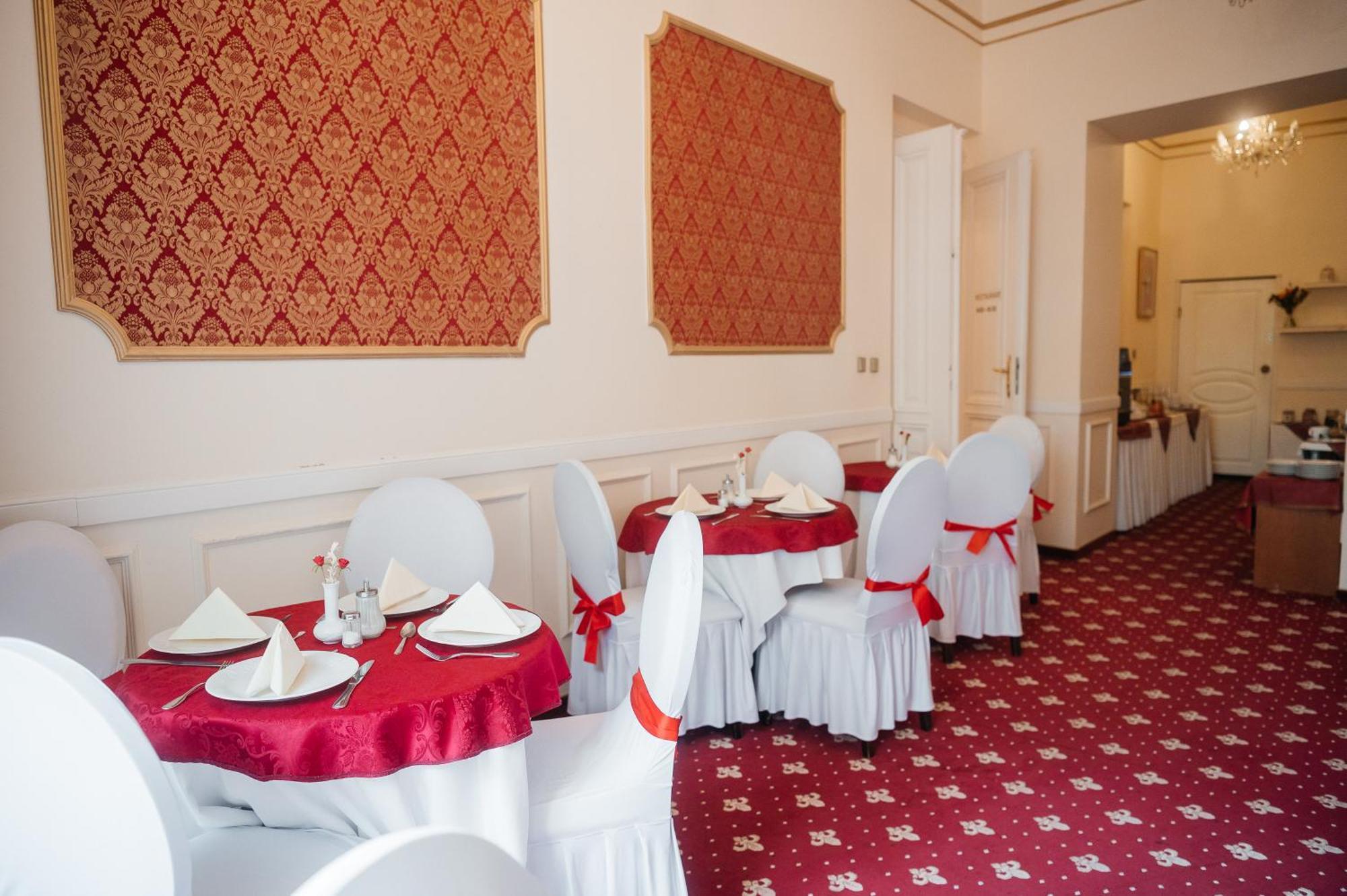 Alisa Hotel Karlovy Vary Exterior photo