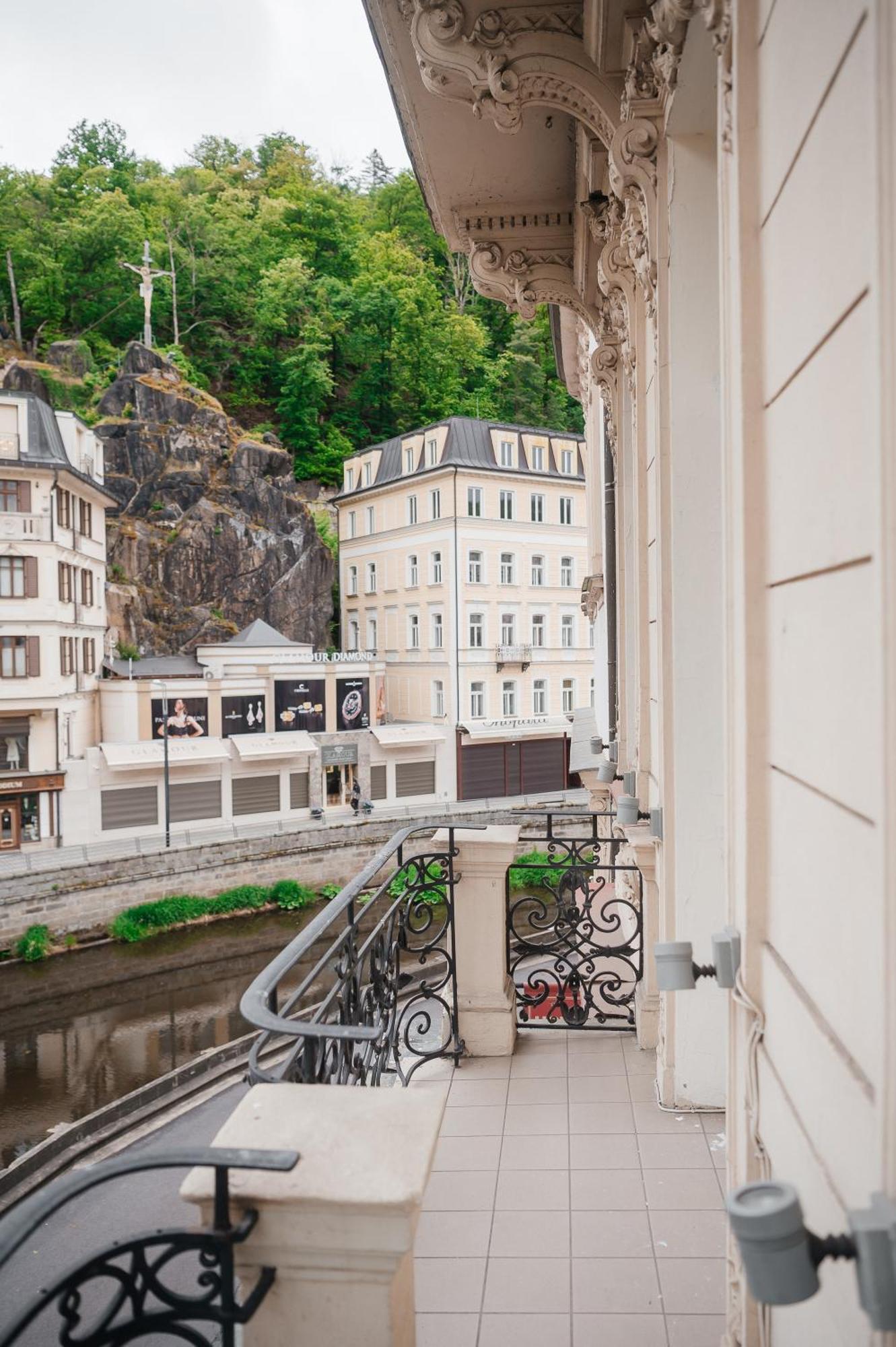 Alisa Hotel Karlovy Vary Exterior photo