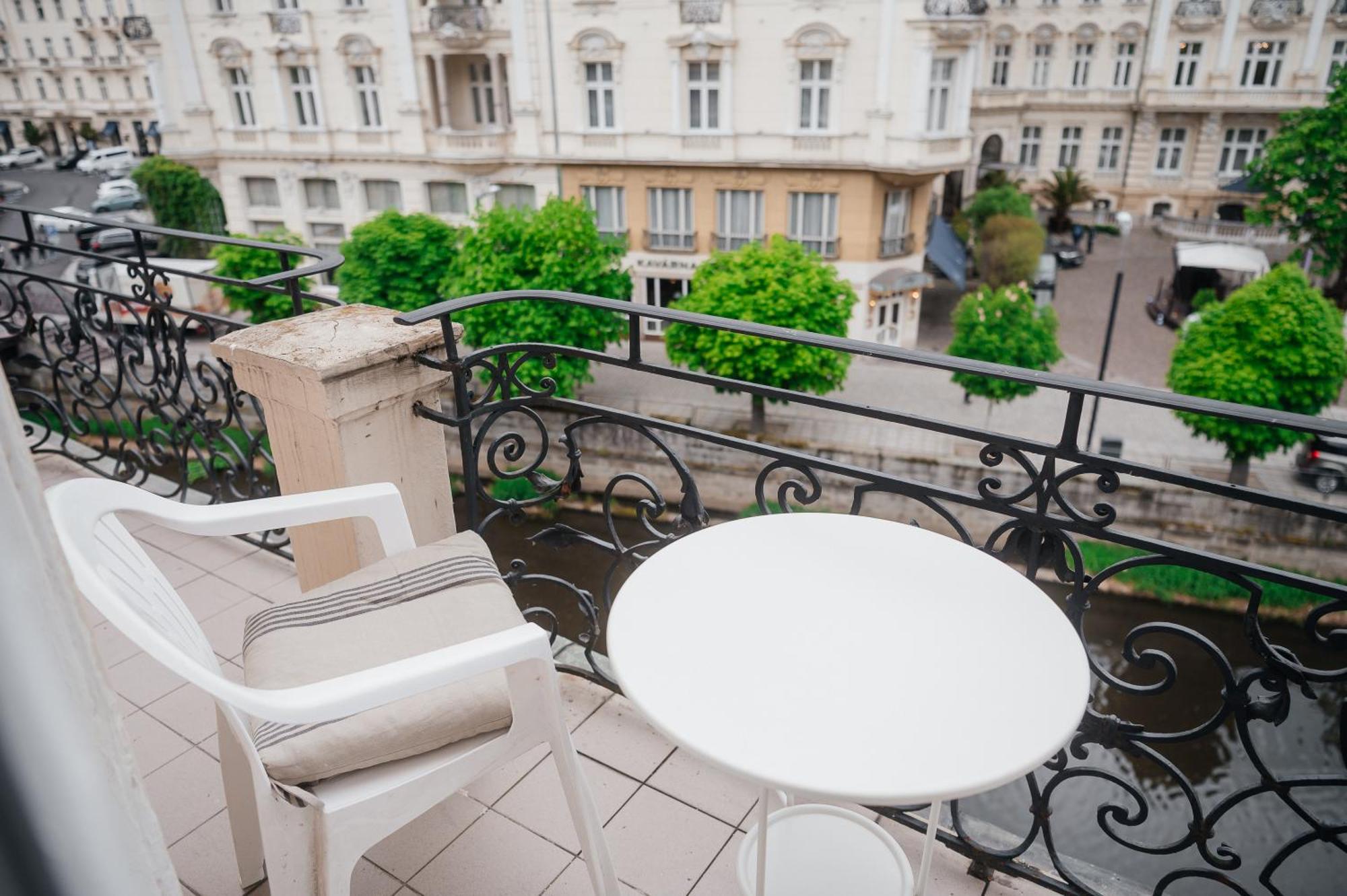 Alisa Hotel Karlovy Vary Exterior photo