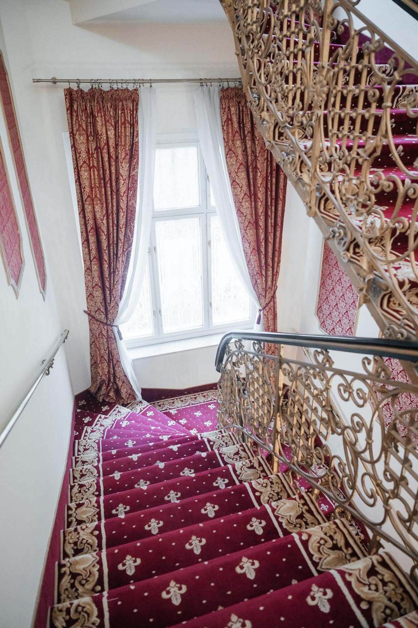 Alisa Hotel Karlovy Vary Exterior photo