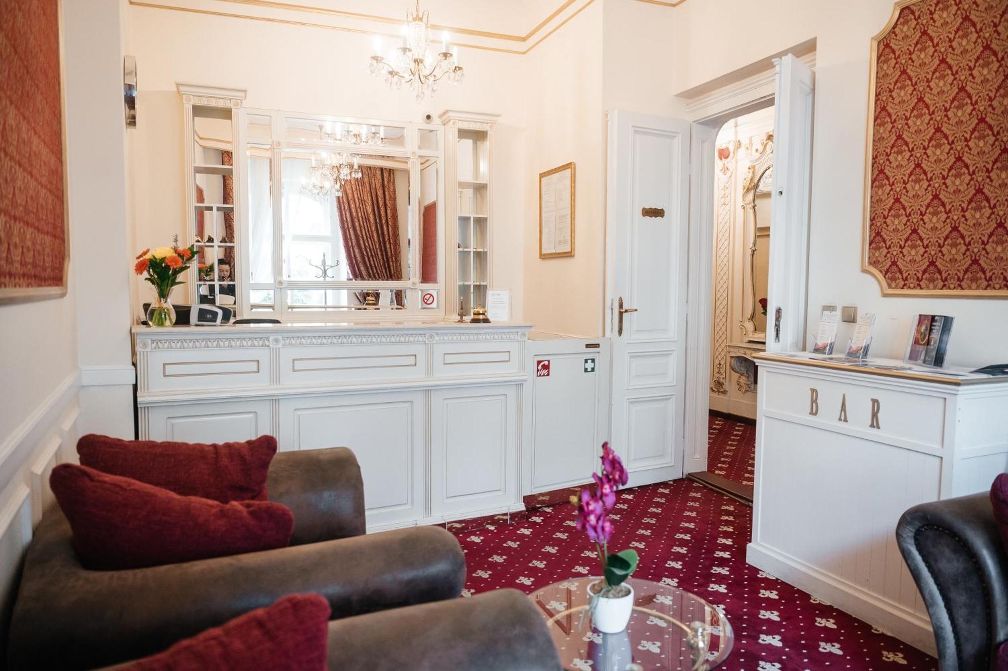 Alisa Hotel Karlovy Vary Exterior photo