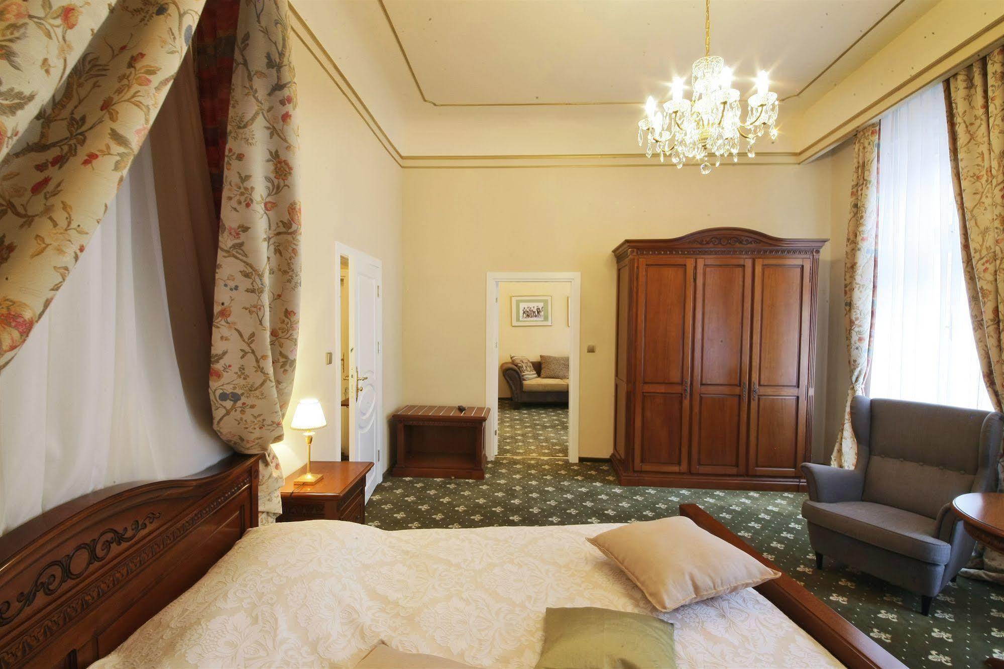 Alisa Hotel Karlovy Vary Exterior photo